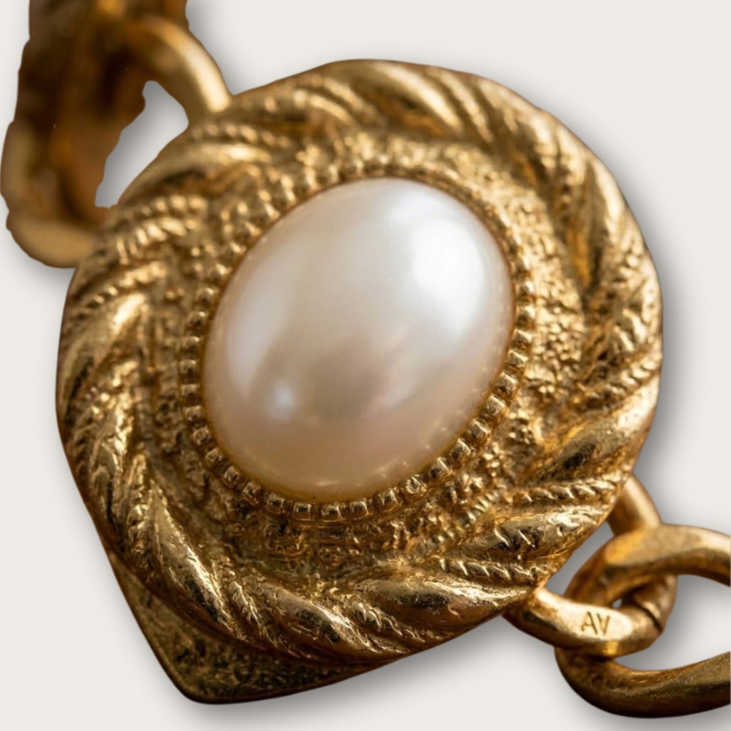 Oval Vintage Faux Pearls Bracelet