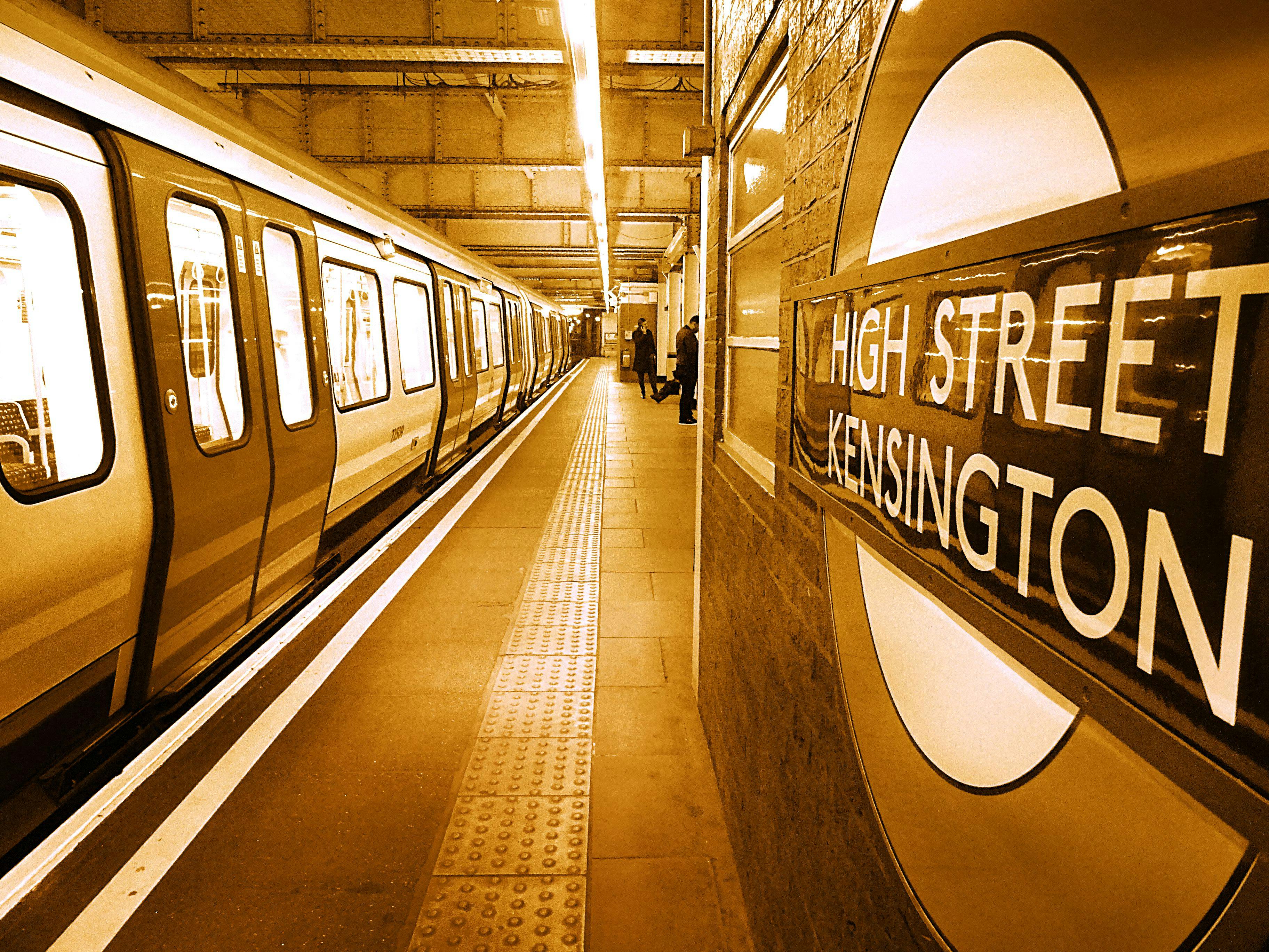 A Stroll Through Kensington’s Story: From Palaces to Hidden Walks