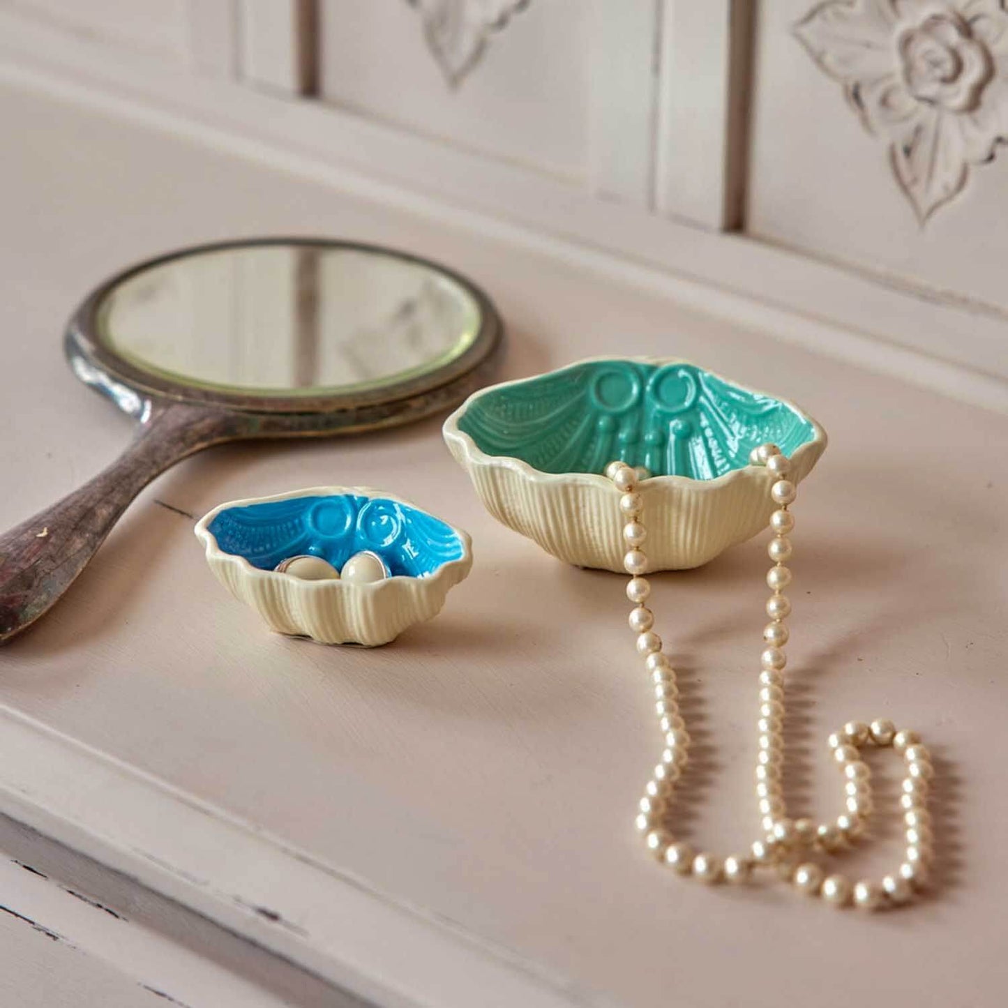 Set of Two Ceramic Bowls in Green and Blue image 3