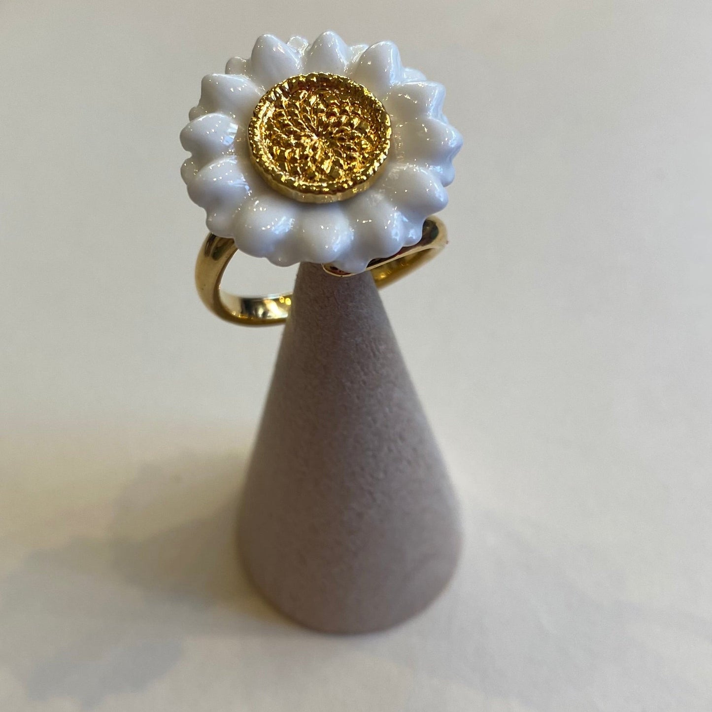 Nach Handmade, Adjustable Daisy Ring