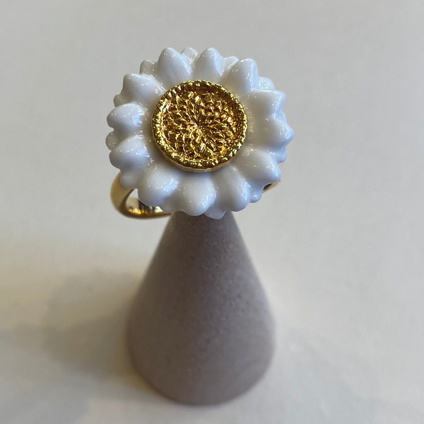 Nach Handmade, Adjustable Daisy Ring
