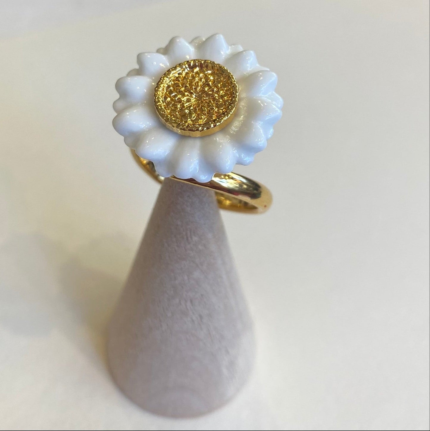 Nach Handmade, Adjustable Daisy Ring