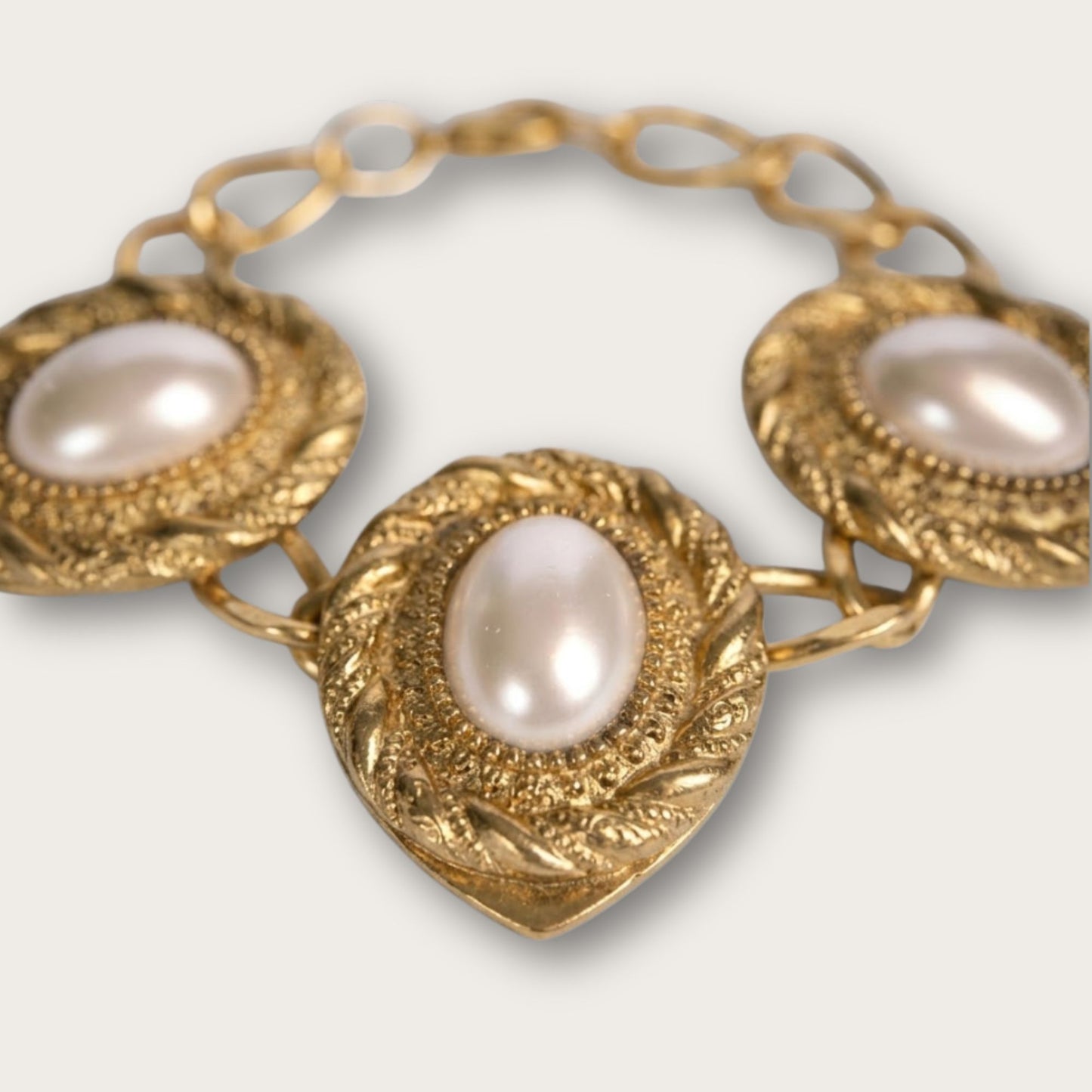 Oval Vintage Faux Pearls Bracelet