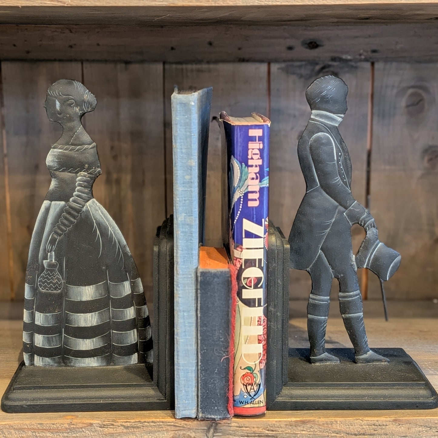 Elegant Couple Silhouette Bookends